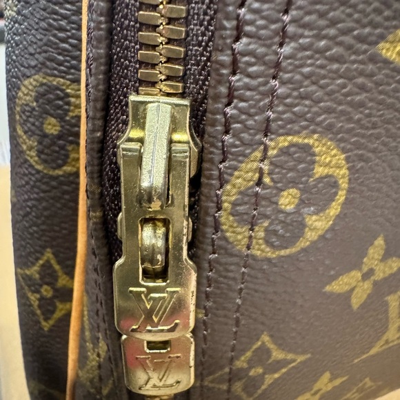 Louis Vuitton Excursion Bag - Picture 6 of 17